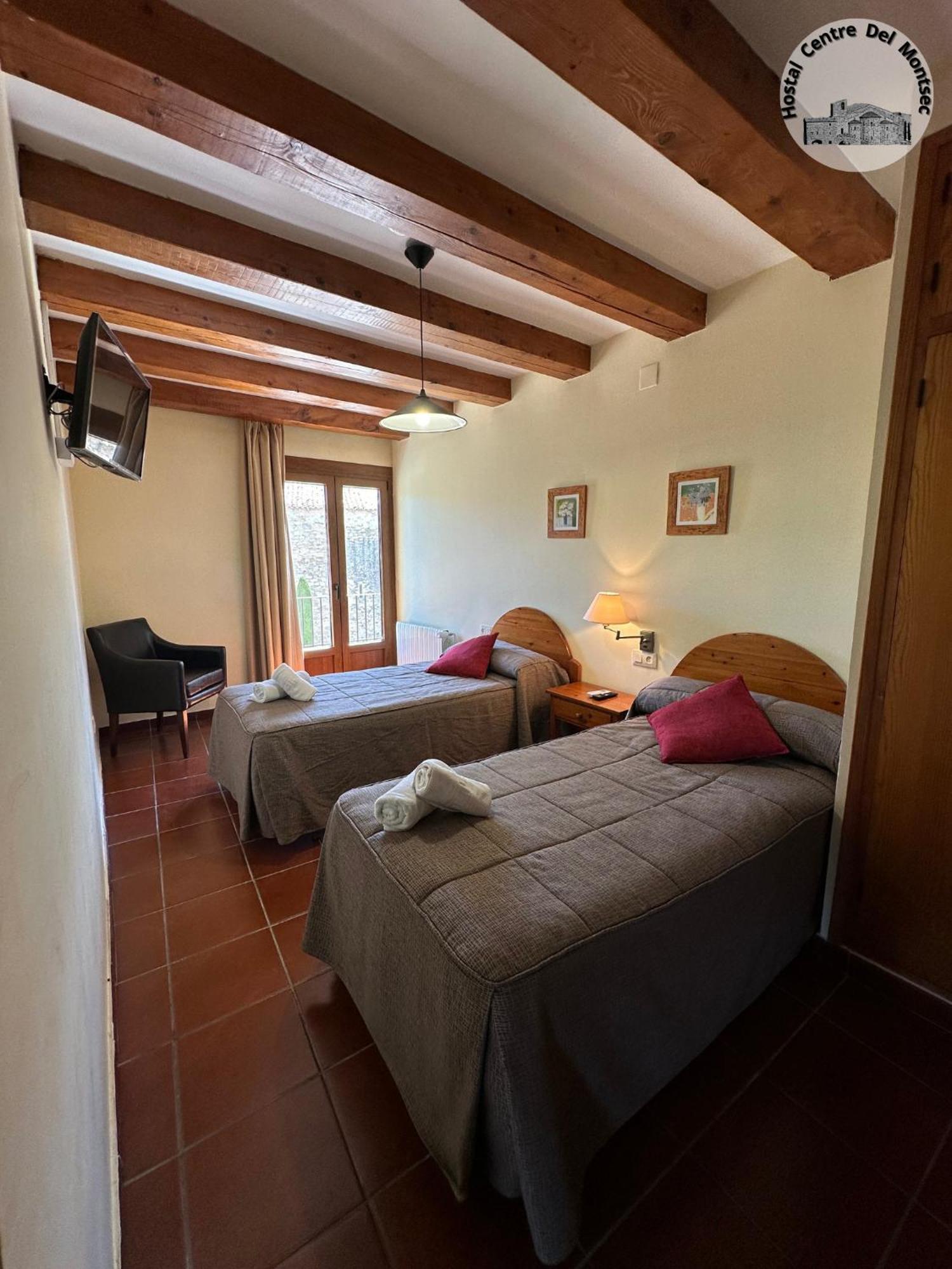 Hostal Centre Del Montsec Llimiana Exteriör bild