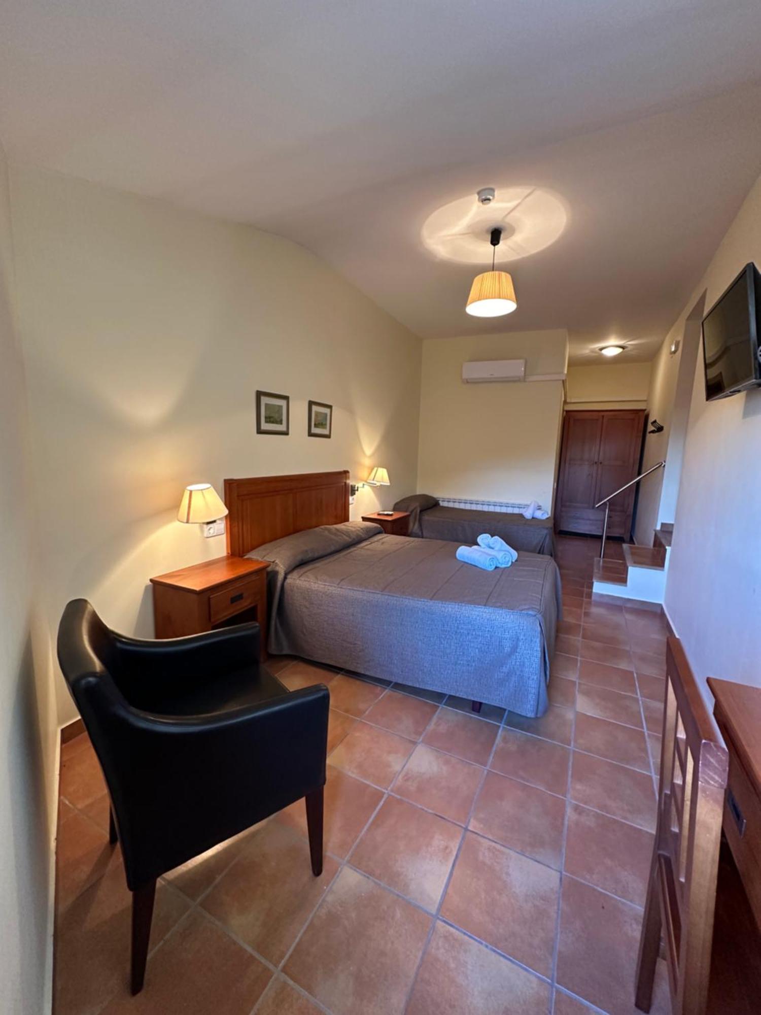 Hostal Centre Del Montsec Llimiana Exteriör bild