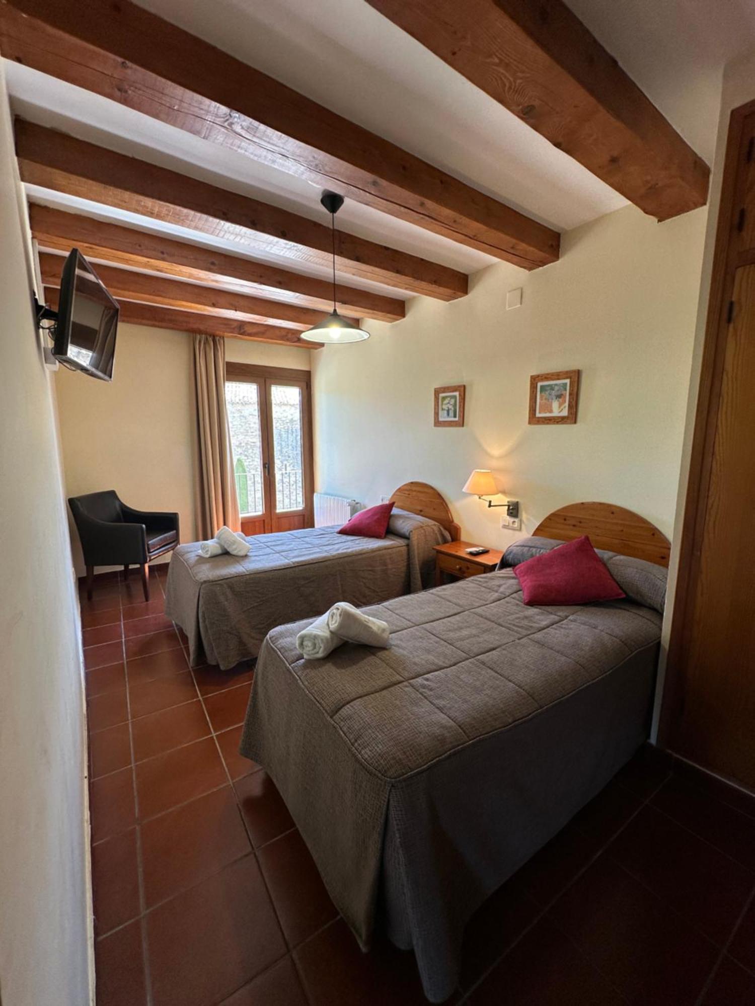 Hostal Centre Del Montsec Llimiana Exteriör bild